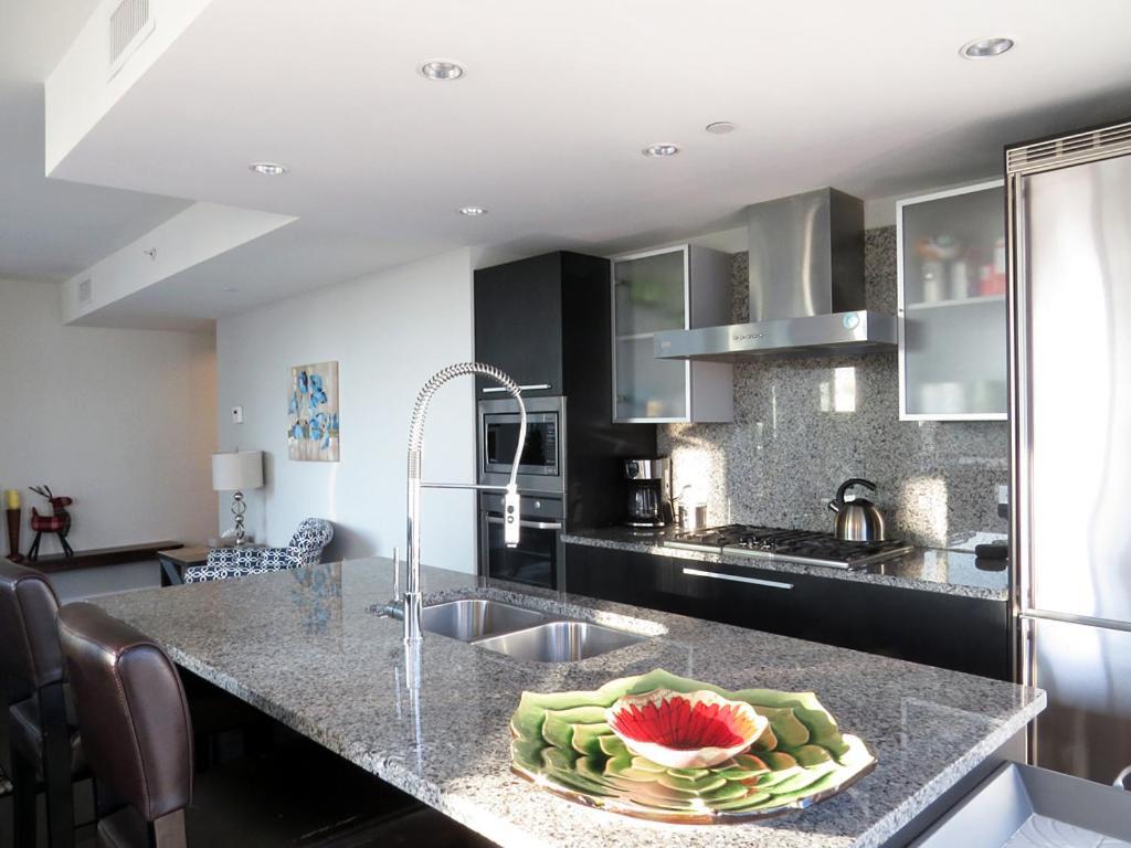 11Th Heaven Apartment Victoria Bagian luar foto