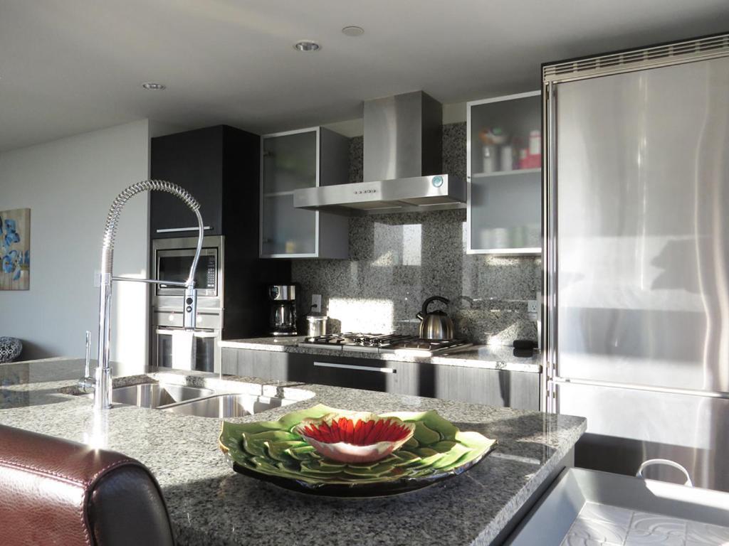11Th Heaven Apartment Victoria Bagian luar foto