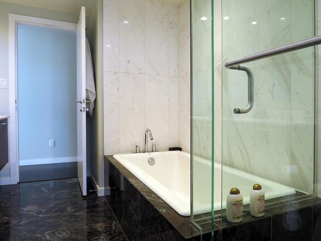 11Th Heaven Apartment Victoria Bagian luar foto
